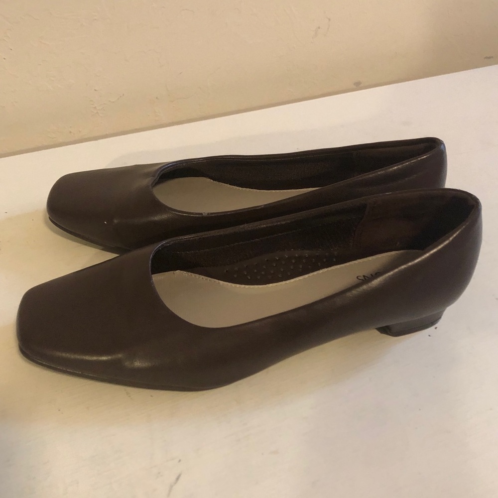 3 for $15 / FREE SHIPPING BROWN LOW HEELS